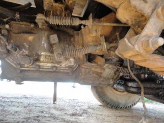 MITSUBISHI  6 ล้อ    มีเล่มทะเบียนพร้อมค่ะ