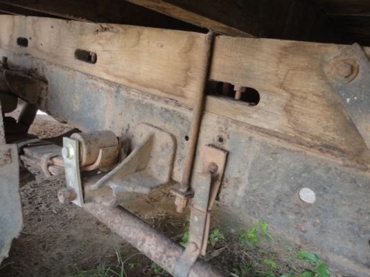 MITSUBISHI  6 ล้อ    มีเล่มทะเบียนพร้อมค่ะ