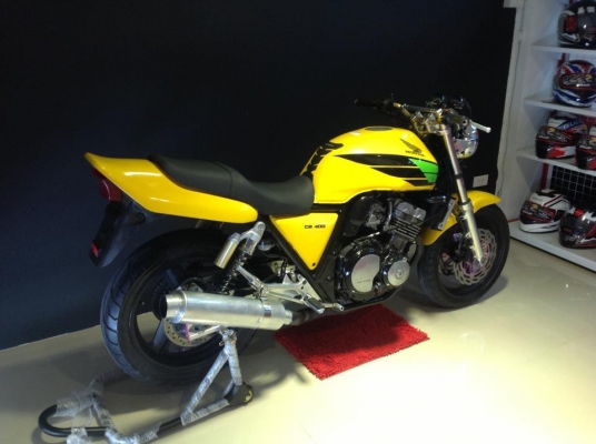 นุรังสิต___ขาย CB400 ปี93 รถเดิมๆๆ สวยๆ เครื่องดี เอกสารอินวอยเเท้ตัวจริง   ราคา 57000 พร้อมส่งทั่วไทย ดูเลย