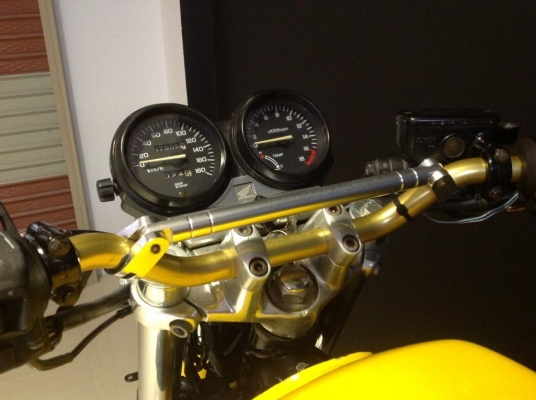 นุรังสิต___ขาย CB400 ปี93 รถเดิมๆๆ สวยๆ เครื่องดี เอกสารอินวอยเเท้ตัวจริง   ราคา 57000 พร้อมส่งทั่วไทย