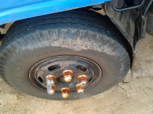 ISUZU NPR 130 HP TURBO 4HG1 หกล้อดั๊มพ์ กระบะดั๊มพ์เหล็ก 4 ตันยิงหน้ายาว 3.60 เมตร เครื่องดีภายในเก๋งสวยครบ แอร์ พวงมาลัยเพาเวอร์ ช่วงล่างเฟืองท้ายใหญ่ คัชซีไม่มีดาม ยาง 8.25 ขอบ 16 สภาพดี 70\% เอกสารเล่มทะเบียนครบพร้อมโอนครับ ISUZU NPR 130 HP TURBO 4HG1 หกล้อดั๊มพ์ กระบะดั๊มพ์เหล็ก 4 ตันยิงหน้ายาว 3.60 เมตร เครื่องดีภายในเก๋งสวยครบ แอร์ พวงมาลัยเพาเวอร์ ช่วงล่างเฟืองท้ายใหญ่ คัชซีไม่มีดาม ยาง 8.25 ขอบ 16 สภาพดี 70\% เอกสารเล่มทะเบียนครบพร้อมโอนครับ