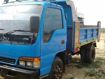 ISUZU NPR 130 HP TURBO 4HG1 หกล้อดั๊มพ์ กระบะดั๊มพ์เหล็ก 4 ตันยิงหน้ายาว 3.60 เมตร เครื่องดีภายในเก๋งสวยครบ แอร์ พวงมาลัยเพาเวอร์ ช่วงล่างเฟืองท้ายใหญ่ คัชซีไม่มีดาม ยาง 8.25 ขอบ 16 สภาพดี 70\% เอกสารเล่มทะเบียนครบพร้อมโอนครับ ISUZU NPR 130 HP TURBO 4HG1 หกล้อดั๊มพ์ กระบะดั๊มพ์เหล็ก 4 ตันยิงหน้ายาว 3.60 เมตร เครื่องดีภายในเก๋งสวยครบ แอร์ พวงมาลัยเพาเวอร์ ช่วงล่างเฟืองท้ายใหญ่ คัชซีไม่มีดาม ยาง 8.25 ขอบ 16 สภาพดี 70\% เอกสารเล่มทะเบียนครบพร้อมโอนครับ