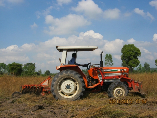 ขายรถไถ 32แรง 265000 บาท พร้อมอุปกรณ์