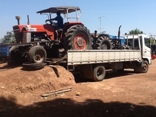 แทรกเตอร์แชมป์ 384 SLXขายตามสภาพครัชหมดต้องเปลี่ยน เครื่องดีมาก