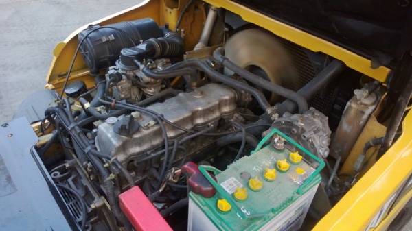 รถยก CATTERPILLAR น้ำหนักยก 2.5 ตัน เสาสูง 5 เมตร เครื่องเบนซินติดแก๊ส เกียร์ออโต้