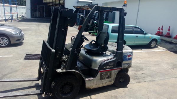 ฝากขายด่วนๆ รถยก นิสสัน 2.5 ตัน เสาสูง 3 เมตร เครื่องดีเซล เกียร์ออโต้