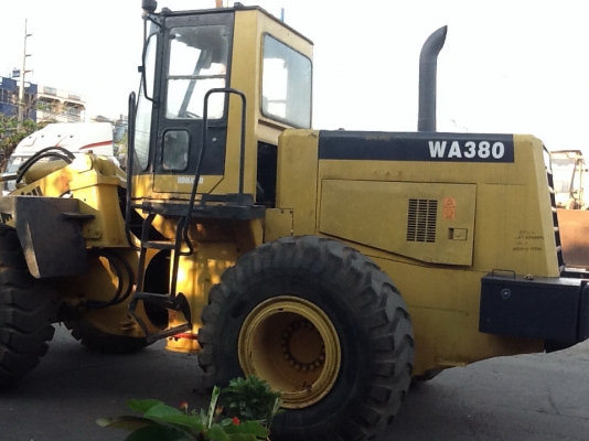 รถตักล้อยาง KOMATSU WA 380-3
