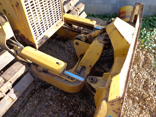 ขายรถแทรคเตอร์ KOMATSU รุ่น D20 P-5 ติดต่อคุณยุทธิ์ โทร. 081-9870866 คุณจิ๊ด โทร. 089-7949488