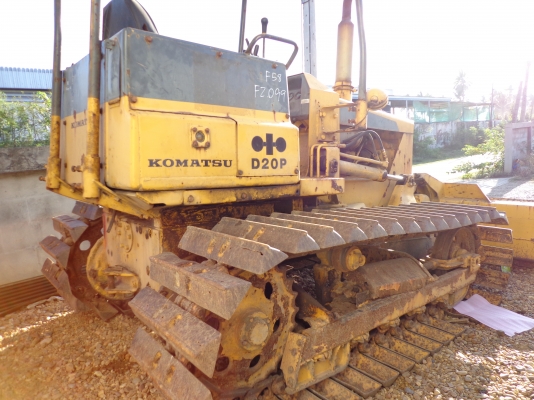 ขายรถแทรคเตอร์ KOMATSU รุ่น D20 P-5 ติดต่อคุณยุทธิ์ โทร. 081-9870866 คุณจิ๊ด โทร. 089-7949488