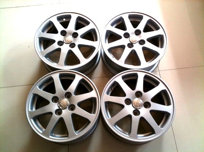 แม็กซ์ขนาด14 นิ้ว 4 รู 100 สภาพใหม่ทั้งสี่วงครับ ฝาช่องกลางครบ