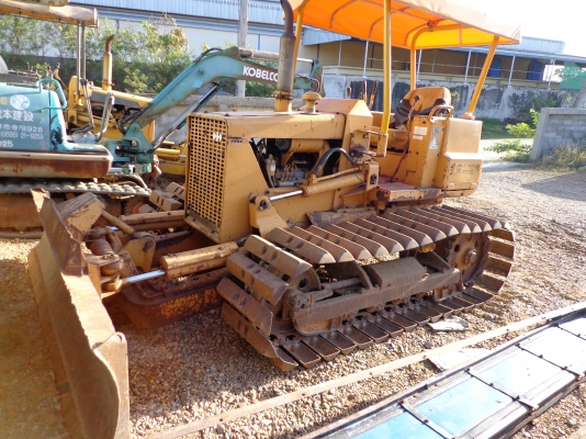 ขายรถแทรคเตอร์ KOMATSU รุ่น D20 P-5 ติดต่อคุณยุทธิ์ โทร. 081-9870866 คุณจิ๊ด โทร. 089-7949488