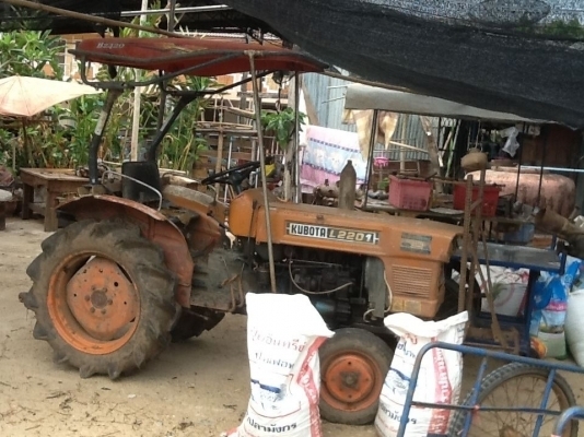 ขายรถไถKUBOTA L2201 พร้อมอุปกรณ์หลายอย่างแถมให้ราคา 85000