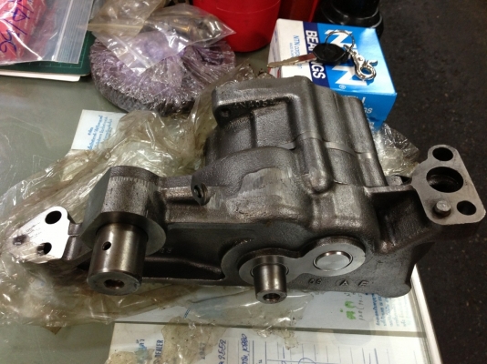 ปั้มนำ้มันเครื่องCAT3306