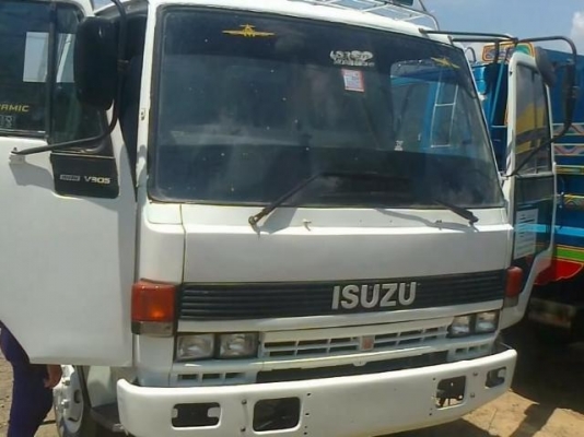 ISUZU ROCKY 175 HP 6BG1 หกล้อดั๊มพ์ กระบะดั๊มพ์เหล็ก 6 ตันยิงหน้าต่อดั๊มพ์ใหม่เอี่ยม เครื่องดีแรงดี หัวเก๋งสวยจัดภายในเก๋งคอนโซลสวยครบ แอร์เย็น พ.เพาเวอร์ เบรคทริ๊ปฟี้ ช่วงล่างใหญ่คัชซีสวยไม่มีดาม ยาง 8.25 ขอบ 16 สภาพดีประมาณ 80\% พร้อมบรรทุกพร้อมใช้งานได้