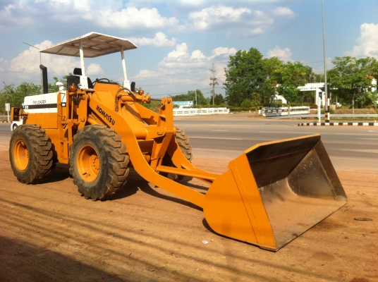 ขายด่วน KOMATSU 510 เครื่องยต์ฟิตใหม่ ระบบเบรคใหม่ ยางใหม่ 4 เส้น เกียร์ดี ทอร์คดี ทำสีใหม่ ต่อแขน ขยายบุ้งกี๋แล้ว สภาพพร้อมใช้งานได้ทันที จัดส่งฟรีทั่วประเทศ ราคาคุยกับเข้าของโดยตรง