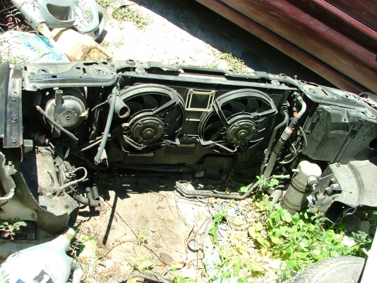 ขายตัดศอกหน้า audi A 80 ของเก่าญี่ปุ่นพร้อมอุปกรณ์ตามภาพเลยครับ 5500.-