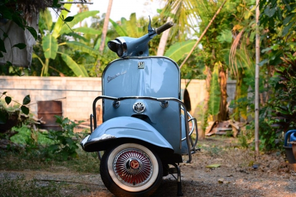 ขาย vespa sprint 150 สีฟ้านม สภาพ 95\% มีใบ