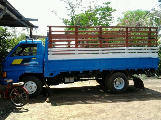 ISUZU KS 110 HP 4BE1 กระบะเหล็กคอกไม้ความยาว 4.30 เมตรสภาพสวยจัด เครื่องแห้งแรงดีไม่เยิ้ม หัวเก๋งสวยไม่ผุคอนโซลอยู่ครบ ช่วงล่างคัชซีไม่ผุไม่บวม ยางสภาพดี 6 เส้นประมาณ 70\% พร้อมบรรทุกพร้อมใช้งาน เอกสารทะเบียนภาษีครบพร้อมโอน ราคาต่อรองได้ครับ