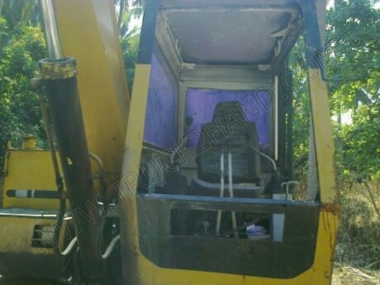 รถแบคโฮ ยี่ห้อ CAT รุ่น E70