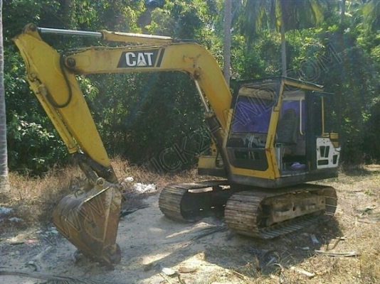 รถแบคโฮ ยี่ห้อ CAT รุ่น E70