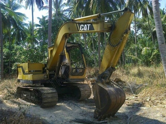 รถแบคโฮ ยี่ห้อ CAT รุ่น E70