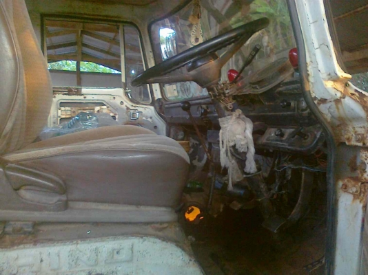 ขายรถบรรทุกแบคโฮ 10 ล้อเพลาเดียวสวยสุด ๆ เครี่องดีคัสซีสวยสุดๆยางดี 10 เส้นหางแข็งบรรทุก 200 สบายมากทะเบียนแจ้งจอด HINO KT 920 เครื่อง EH 700