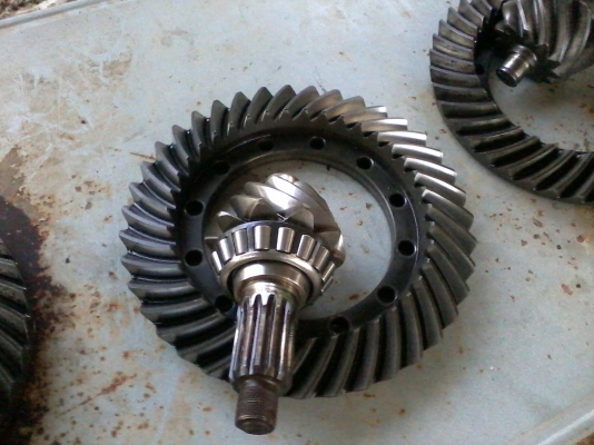 ขาย เฟืองท้าย  บายศรี เดือยหมู ชุดละ 4000 โทร 089-4332135