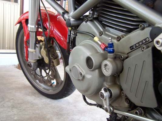 ขาย 2 คันคับ ducati m400 ปี 2001 และ Vespa ปี 64 150.cc โทร 0876767149 แม้วคับ
