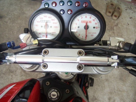 ขาย 2 คันคับ ducati m400 ปี 2001 และ Vespa ปี 64 150.cc โทร 0876767149 แม้วคับ