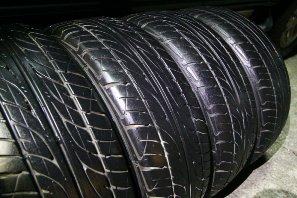 กะทะ14 4รู100 ดุมกลางใหญ่ + ยาง DUNLOP 185/65/14 ปี09 กะทะ14 4รู100 ดุมกลางใหญ่ + ยาง DUNLOP 185/65/14 ปี09