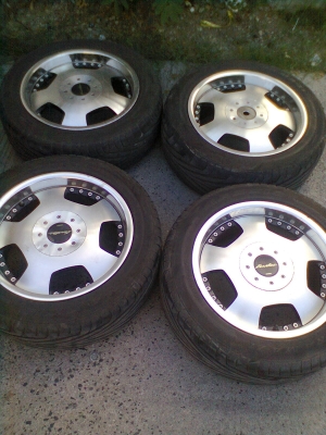 ขายยางพร้อมแม็ก 6 รู ขอบ 17 ยางMAXXIS 215/55R17 ยางสัปดาห์ที่ 28ปี12 สวยๆ จำนวน 1 ชุด