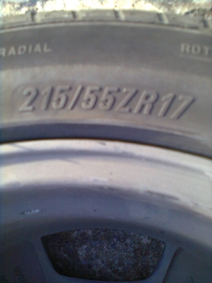 ขายยางพร้อมแม็ก 6 รู ขอบ 17 ยางMAXXIS 215/55R17 ยางสัปดาห์ที่ 28ปี12 สวยๆ จำนวน 1 ชุด