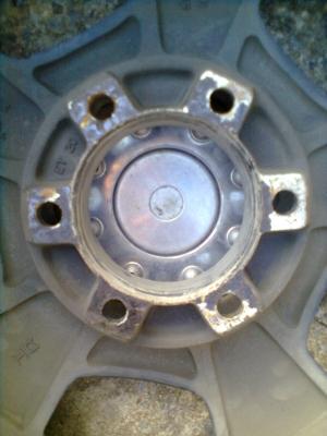 ขายยางพร้อมแม็ก 6 รู ขอบ 17 ยางMAXXIS 215/55R17 ยางสัปดาห์ที่ 28ปี12 สวยๆ จำนวน 1 ชุด