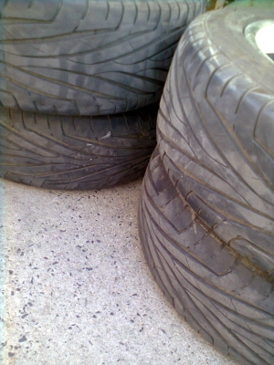 ขายยางพร้อมแม็ก 6 รู ขอบ 17 ยางMAXXIS 215/55R17 ยางสัปดาห์ที่ 28ปี12 สวยๆ จำนวน 1 ชุด