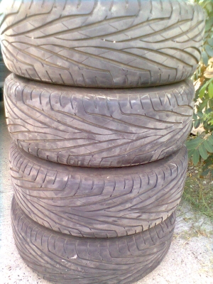 ขายยางพร้อมแม็ก 6 รู ขอบ 17 ยางMAXXIS 215/55R17 ยางสัปดาห์ที่ 28ปี12 สวยๆ จำนวน 1 ชุด