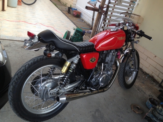 ขาย Yamaha sr 500 cc Cafe รถใช้ประจำ ของเหลวเปลี่ยนเรียบร้อย  รถวิ่ง 150 สบาย (ถ้าไม่เสียวก่อน อิอิ) เครื่องแน่นแรงดีไม่มีเยิ้ม สีถังทำมาใหม่!!