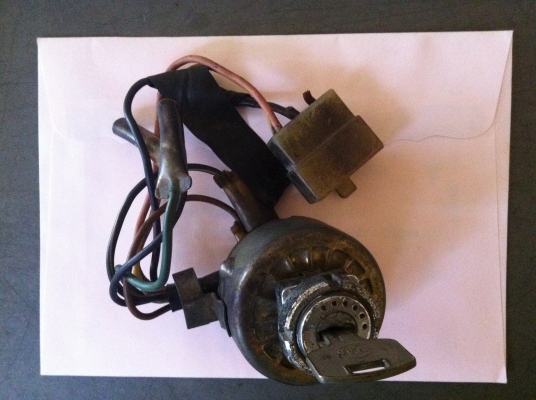 ขอนุญาติพี่เสือ ขายสวิทกุญแจ c95  6 แก๊ก สภาพเดิมๆ ใช้งานได้แน่นอน 0819884773