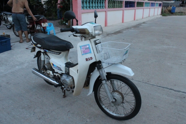 ดรีมคุรุสภาสีขาวทะเบียนโอนภาษีเต็มเดิมๆราคาถูก13800บาท ดรีมคุรุสภาสีขาวทะเบียนโอนภาษีเต็มเดิมๆราคาถูก13800บาท