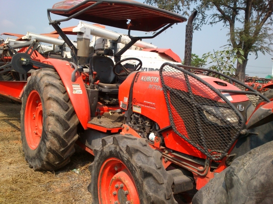 ขายรถแทรกเตอร์ Kubota M7040 ขายรถแทรกเตอร์ Kubota M7040