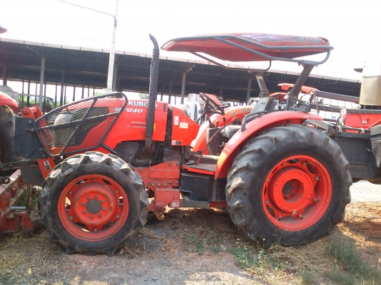 ขายรถแทรกเตอร์ Kubota M7040 ขายรถแทรกเตอร์ Kubota M7040