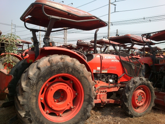 ขายรถแทรกเตอร์ Kubota M7040 ขายรถแทรกเตอร์ Kubota M7040