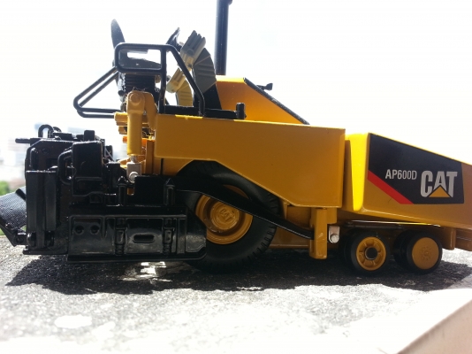 โมเดลรถปูยางคับAP600พร้องส่งคับ