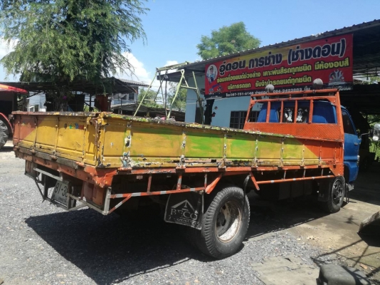 หกล้อ​ Isuzu.​ เครื่อง​ 88​ แรง​ สวยๆ