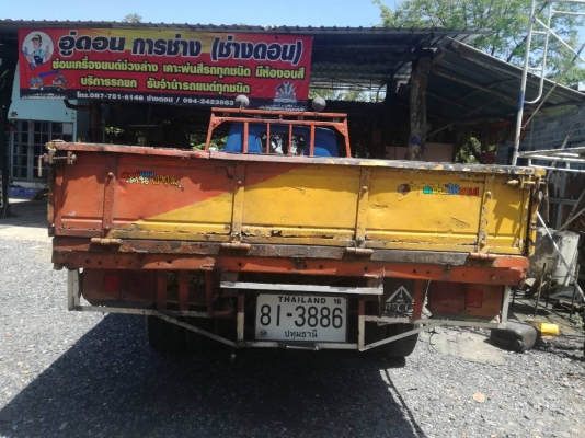 หกล้อ​ Isuzu.​ เครื่อง​ 88​ แรง​ สวยๆ