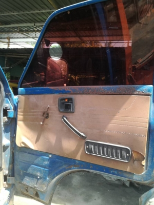 หกล้อ​ Isuzu.​ เครื่อง​ 88​ แรง​ สวยๆ