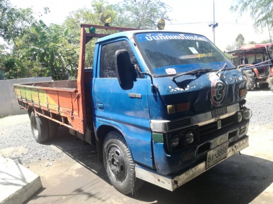 หกล้อ​ Isuzu.​ เครื่อง​ 88​ แรง​ สวยๆ