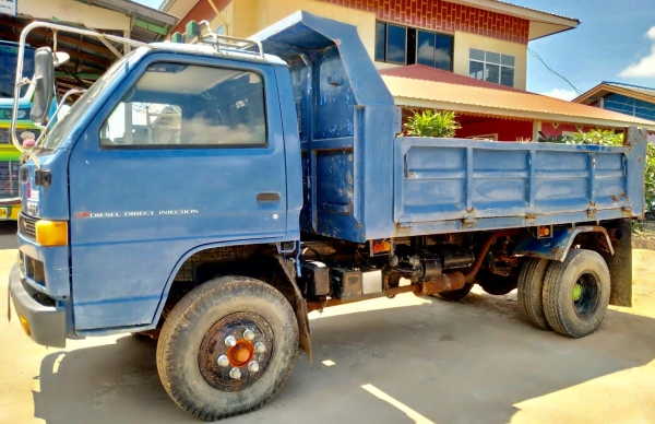 ISUZU NPR 115 HP 4BD1 หกล้อดั๊มพ์ ช่วงล่างใหญ่ เกียร์ร็อก ติด F หน้าหลังครบแล้ว หัวบางเดิมภายใน แอร์