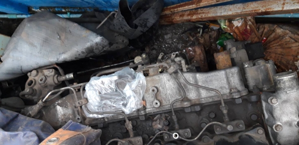 เครื่อง6HE1 มีตำหนิแตกจากการกระแทกด้านนอก แจ้งยกลง