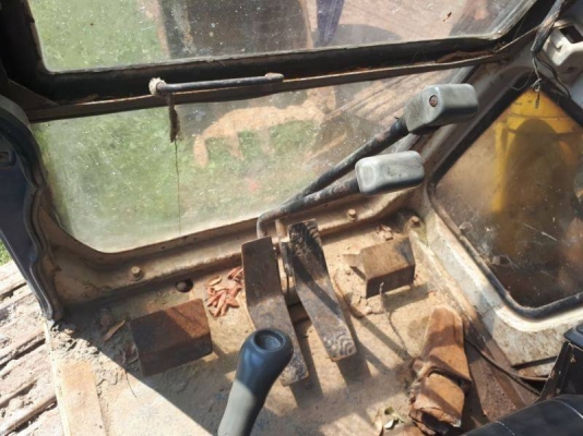 ขาย 455,000 KOBELCO sk 200-3 เล่มทะเบียนชุดโอนพร้อม เครื่องดี ปั้มแรง โซ่เปลี่ยนมาใหม่ทั้ง 2 ข้าง เอวแน่น ไฟฟ้าตัดอุปกรณ์อยู่ครบ รถพร้อมใช้งาน รถจอด นางรอง บุรีรัมย์ 090-772-3710 090-772-3708