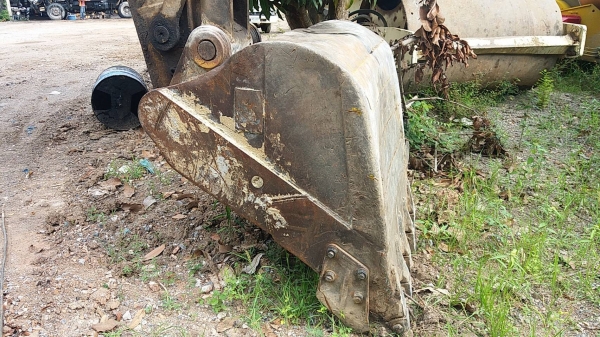 ขาย 695,000 CAT 320 B เอกสารเล่มทะเบียน ไฟฟ้าครบ เครื่องดี ปั๊มแรง เอวแน่น ช่วงล่างเต็ม บูมอาร์มมีปะ รถสีไม่สวย สภาพพร้อมใช้งาน รถอยู่ สิงห์บุรี 090-772-3710 090-772-3708